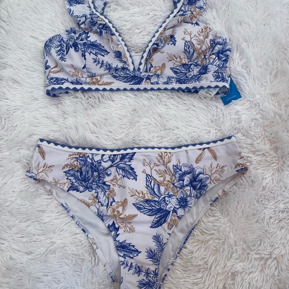 Cupshe White Floral Bikini Set with Blue and Tan Print